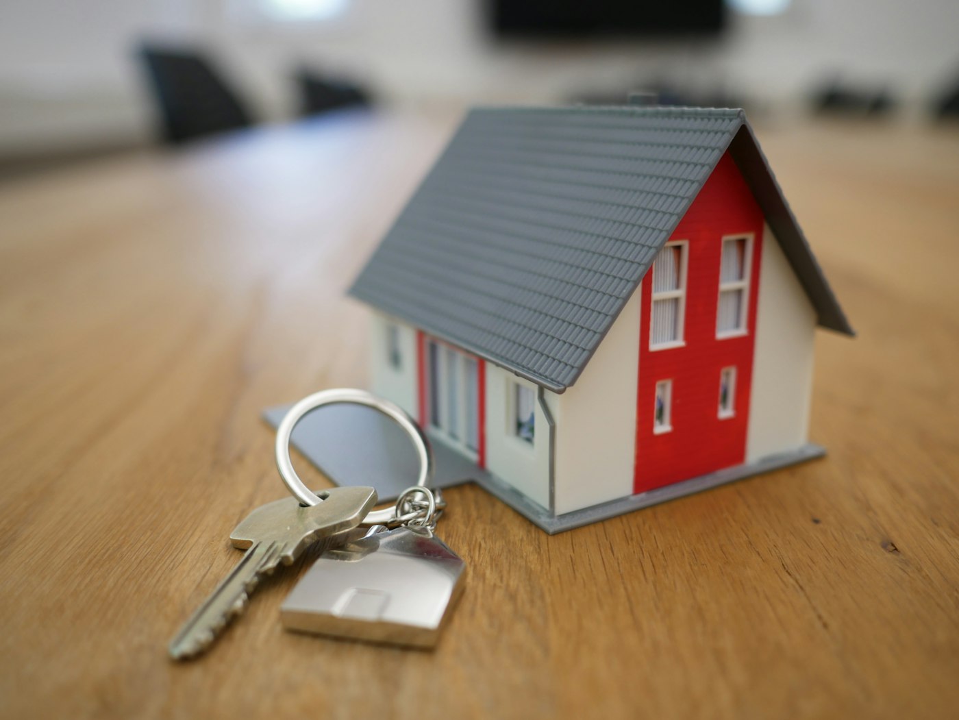 Klucze do nowego domu — Chrum Home biuro nieruchomości
